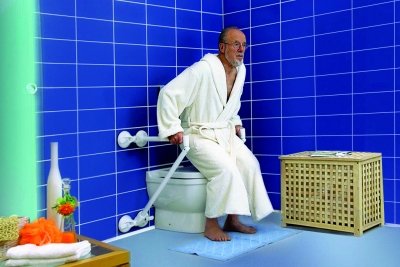 AUSILI E MANIGLIONI A VENTOSA: BAGNO ACCESSIBILE E SICURO CON ROTH MOBELI maniglione disabili 4 supporti