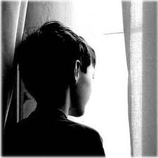 bambino autismo finestra