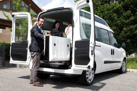 utente in carrozzina a bordo del Doblò 