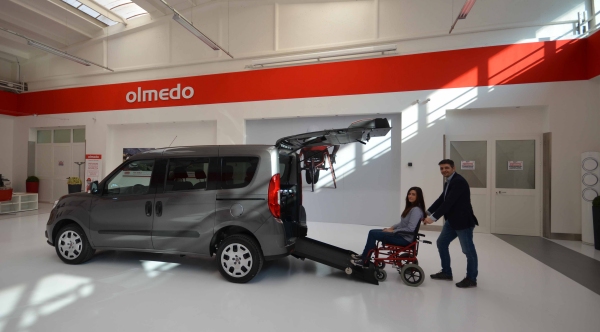 fiat doblo maxi: caricamento di una persona in carrozzina