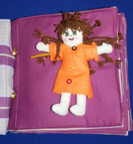 libro tattile in stoffa