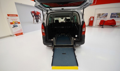 Peugeot trasporto disabili partner pedana