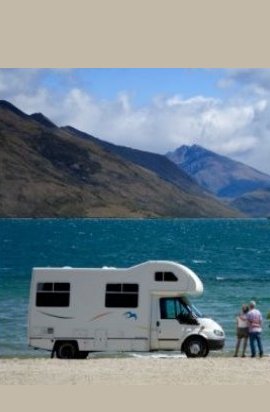 camper per le vacanze nei pressi di un lago