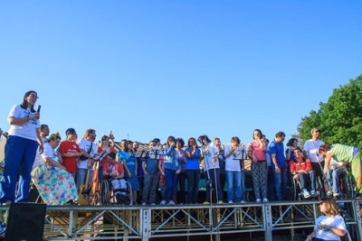 foto di gruppo alla festa casa emmaus