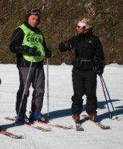 sciatore cieco accompagnato