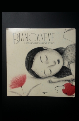 copertina del libro con biancaneve