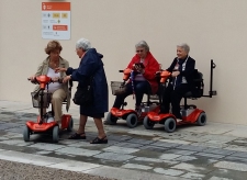 signore in scooter all'expo