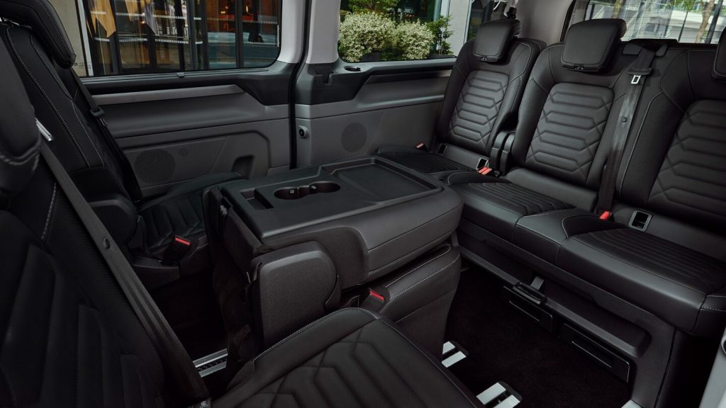 Tourneo Connect, l'allestimento Ford per il trasporto del passeggero in carrozzina ford tourneo custom eu Ford V710 Tourneo LWB Int Track Seating NoTalent 16x9 2160x1215.jpg.renditions.original