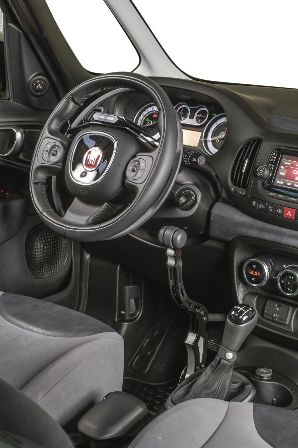 acceleratore a cerchiello sotto volante speed down