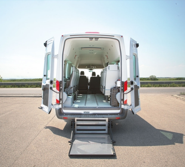 Ford Transit: retro allestito con sottopianale per trasporto disabili  