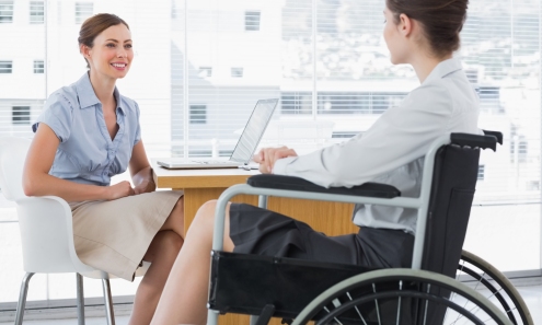 Lavoratrice in carrozzina