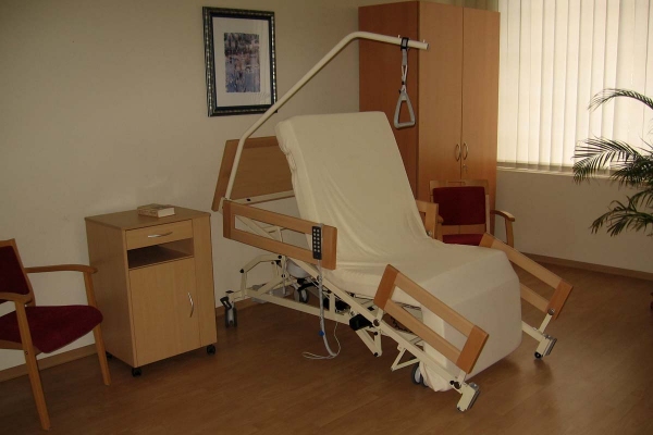 letto ospedaliero si trasforma in poltrona bemax