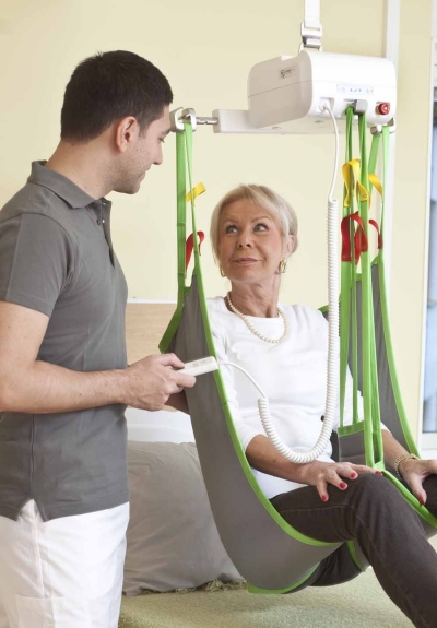 Sollevatori a soffitto - Sistemi di sollevamento a binario sollevatore disabili