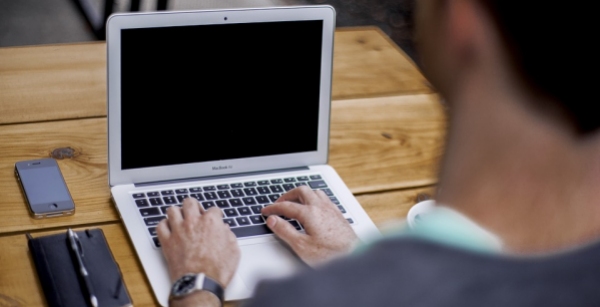 lavoratore al computer