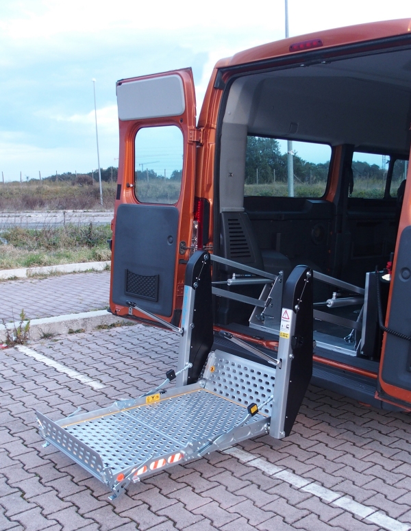 sollevatore auto disabili
