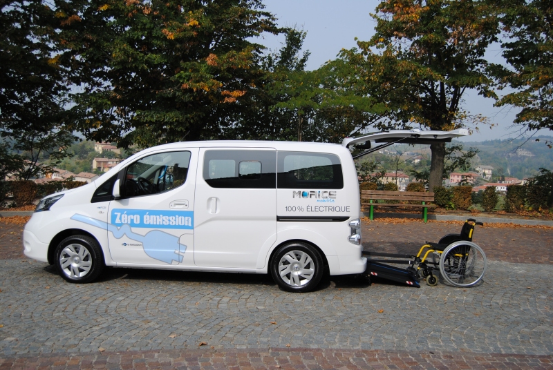 Nissan evalia di lato