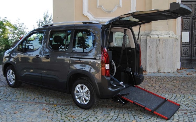 allestimento handytech su peugeout rifter 