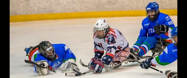 giocatori di para-ice hockey sul ghiaccio