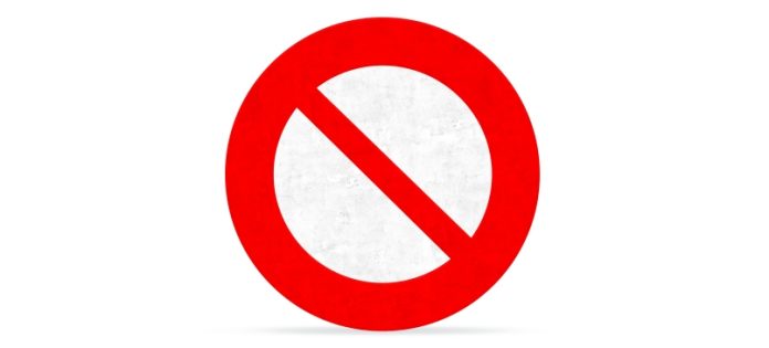 immagine di un segnale di divieto su sfondo bianco