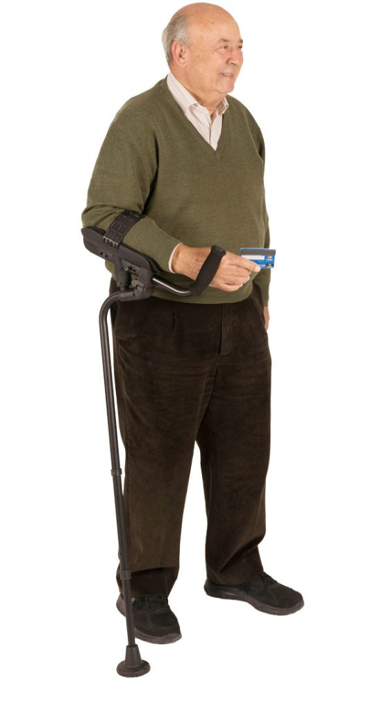 signore-anziano-con-stampella