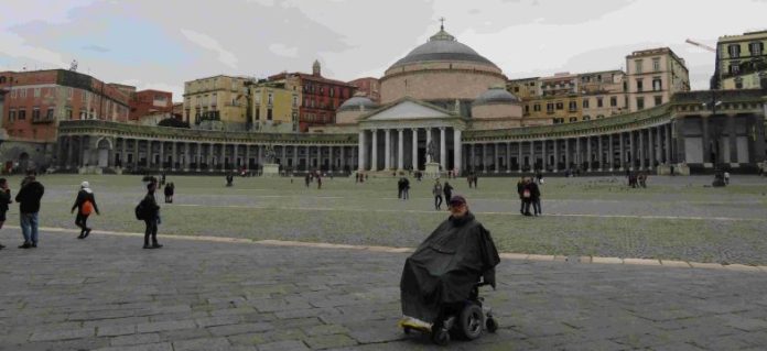 Mirko Ferranti in Piazza del Plebiscito a Napoli