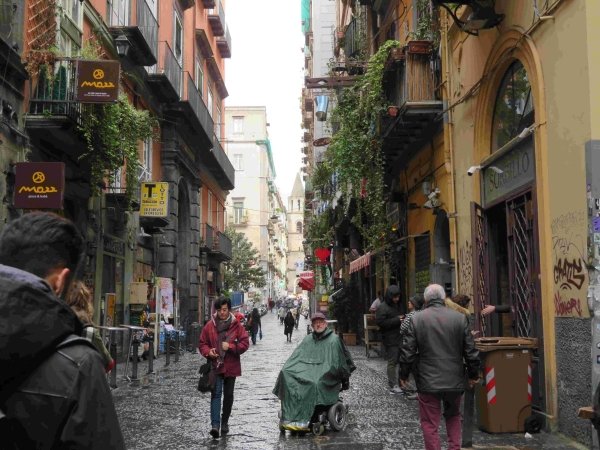 Via dei Tribunali a Napoli
