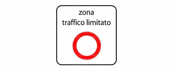 cartello di zona a traffico limitato