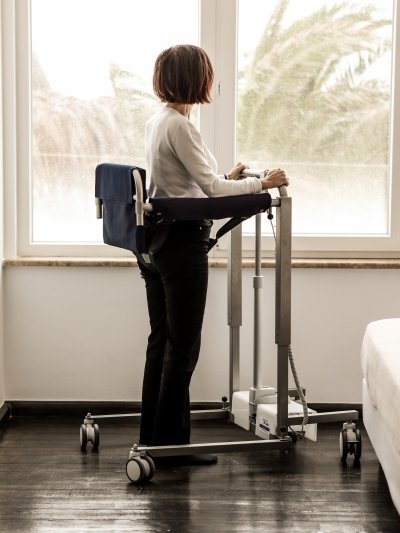 Sollevatore elettrico (gruetta disabili) EasyGo per trasferire persone disabili e anziane su letto, bagno, auto sollevare anziani disabili 1