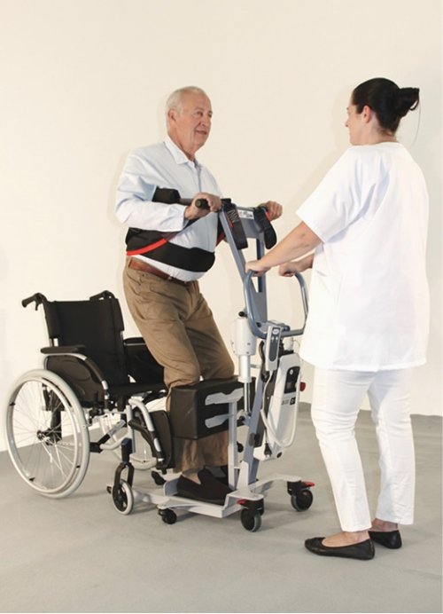 VERTICALIZZATORE ELETTRICO PER DISABILI con utente