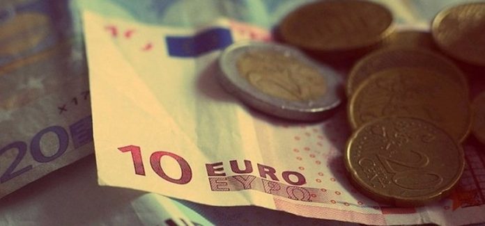 banconote e monete di euro