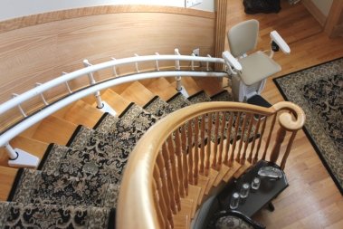 dettaglio montascale in scala curva