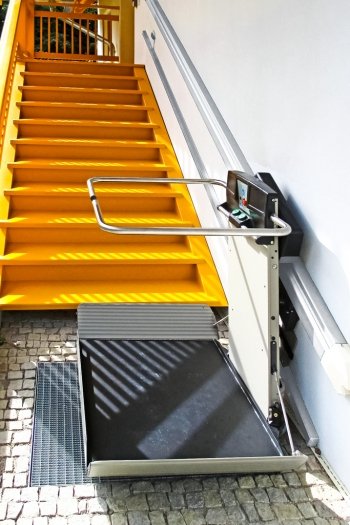 montascale scala gialla