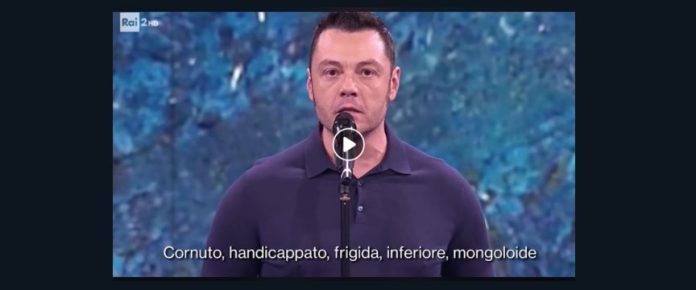 tiziano ferro in un frame video del monologo a rai due