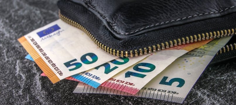 portafoglio con soldi