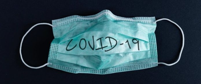 mascherina con scritto covid