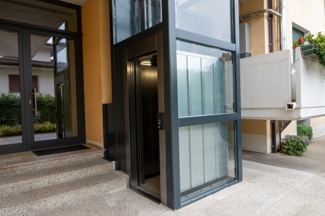 AR:IA – Miniascensore domestico silenzioso e dai consumi ridotti per l’accessibilità in casa ascensore esterno