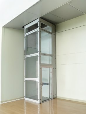 Miniascensore Dinamico Elettrico di KONE Motus: la piattaforma elevatrice elettrica e a batteria per persone con disabilità miniascensore elettrico disabili