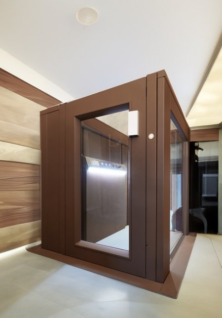 Miniascensore Dinamico Elettrico di KONE Motus: la piattaforma elevatrice elettrica e a batteria per persone con disabilità piattaforma carrozzine disabili