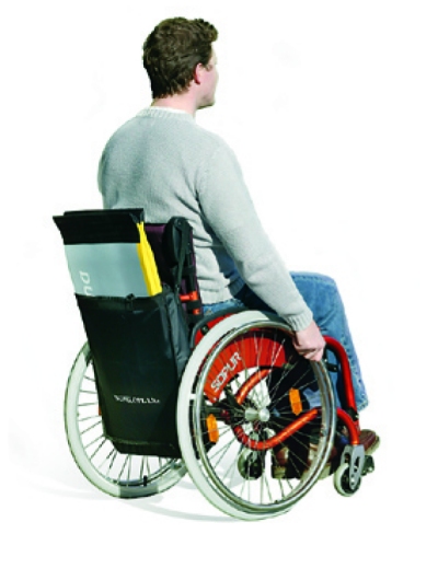 rampa lite piegata riposta dietro carrozzina