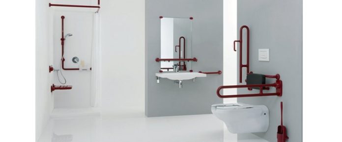 interno bagno attrezzato con maniglioni ealtri ausili