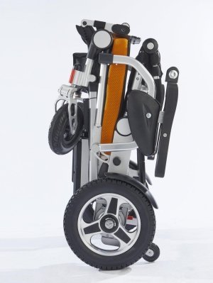 carrozzina elettrica piegata