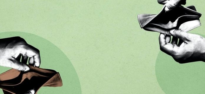 grafica con due mani che aprono due portafogli vuoti