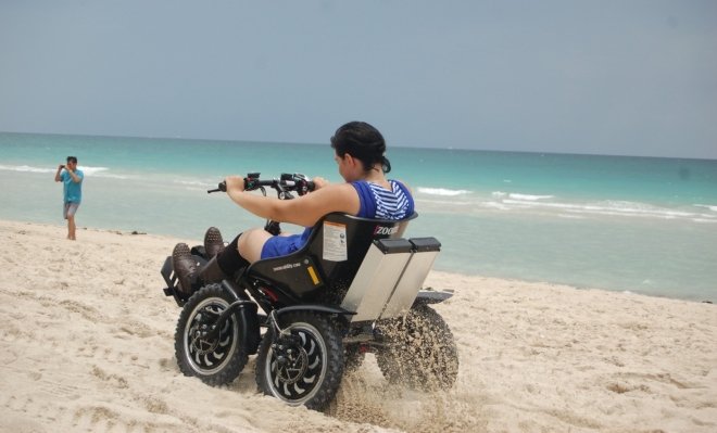 Quad disabili Zoom, la carrozzina elettrica fuoristrada per divertirsi offroad su terreni difficili carrozzina disabili sabbia 1