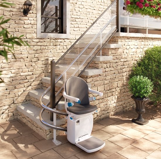 Montascale 4000: il montascale per esterni per scale curve, ripide e a chiocciola in giardino o in casa montascale poltroncina pioggia