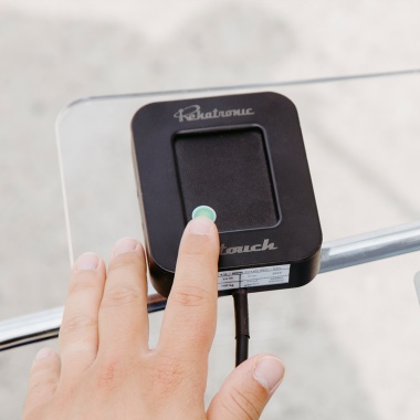 Comandi per carrozzine elettriche: i dispositivi elettronici di guida e controllo Rehatronic 5 2touch 1
