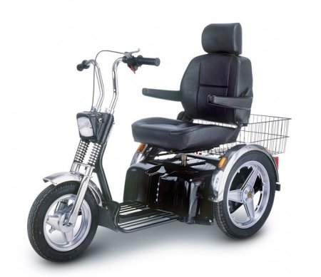 scooter vintage in visuale laterale