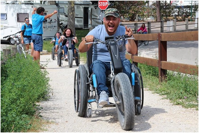 utenti provano il propulsore klick
