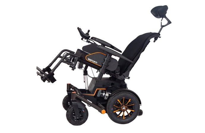 carrozzina elettronica in modalità bascula