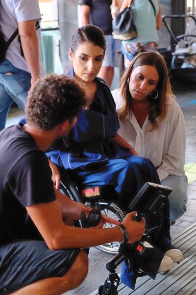 laura miola sul set del video per la campagna di iulia barton