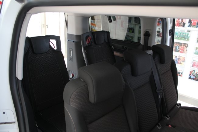 Toyota_E-Proace_Verso_passo_lungo_allesttimento_Olmedo_trasporto_carrozzina_veicolo_elettrico_1